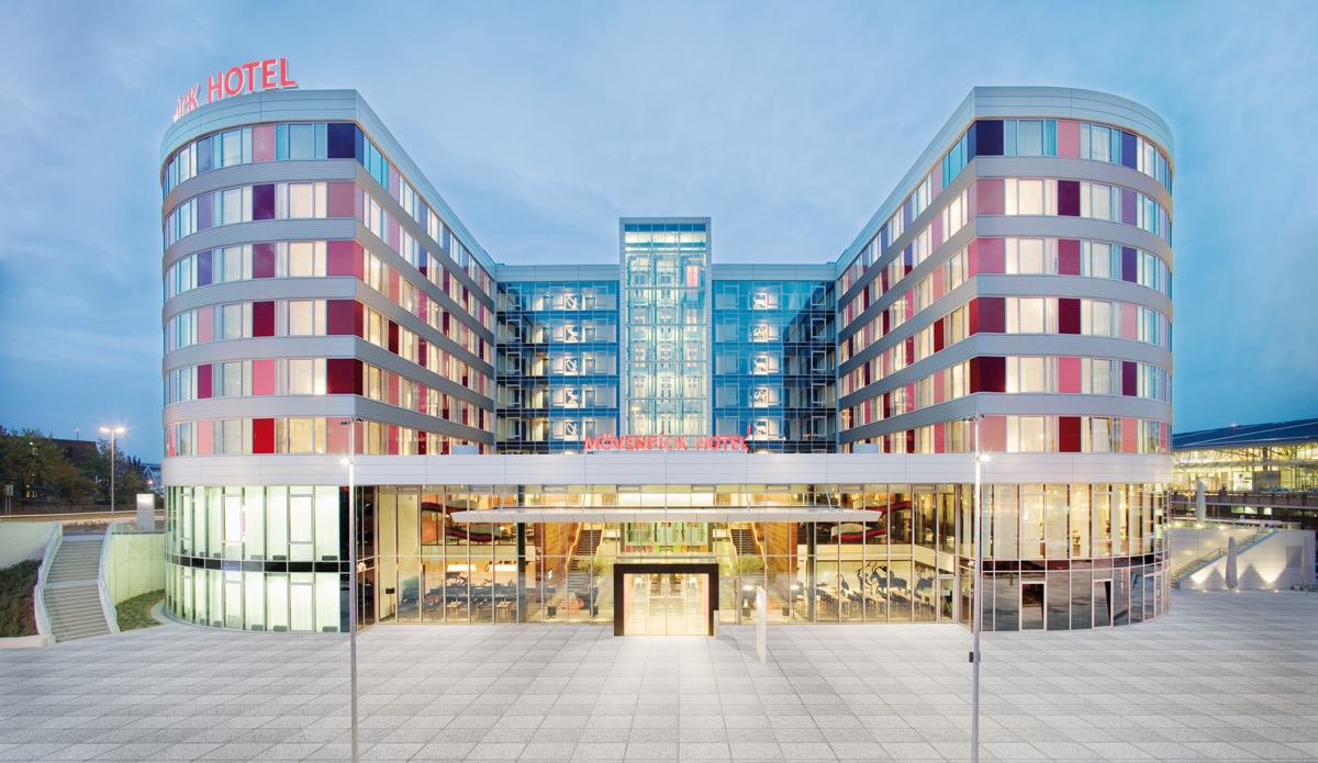 Das Gebäude des Mövenpickhotels am Flughafen